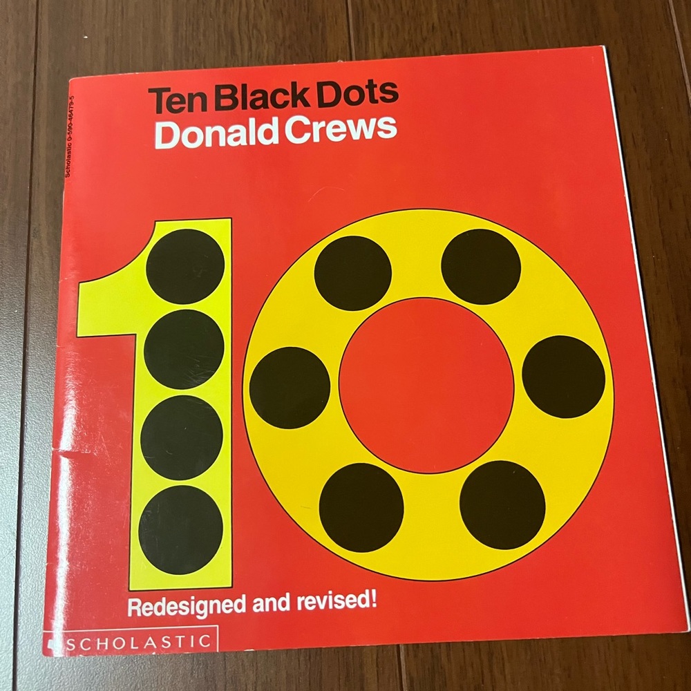 Book: Ten Black Dots by Donald Crews
